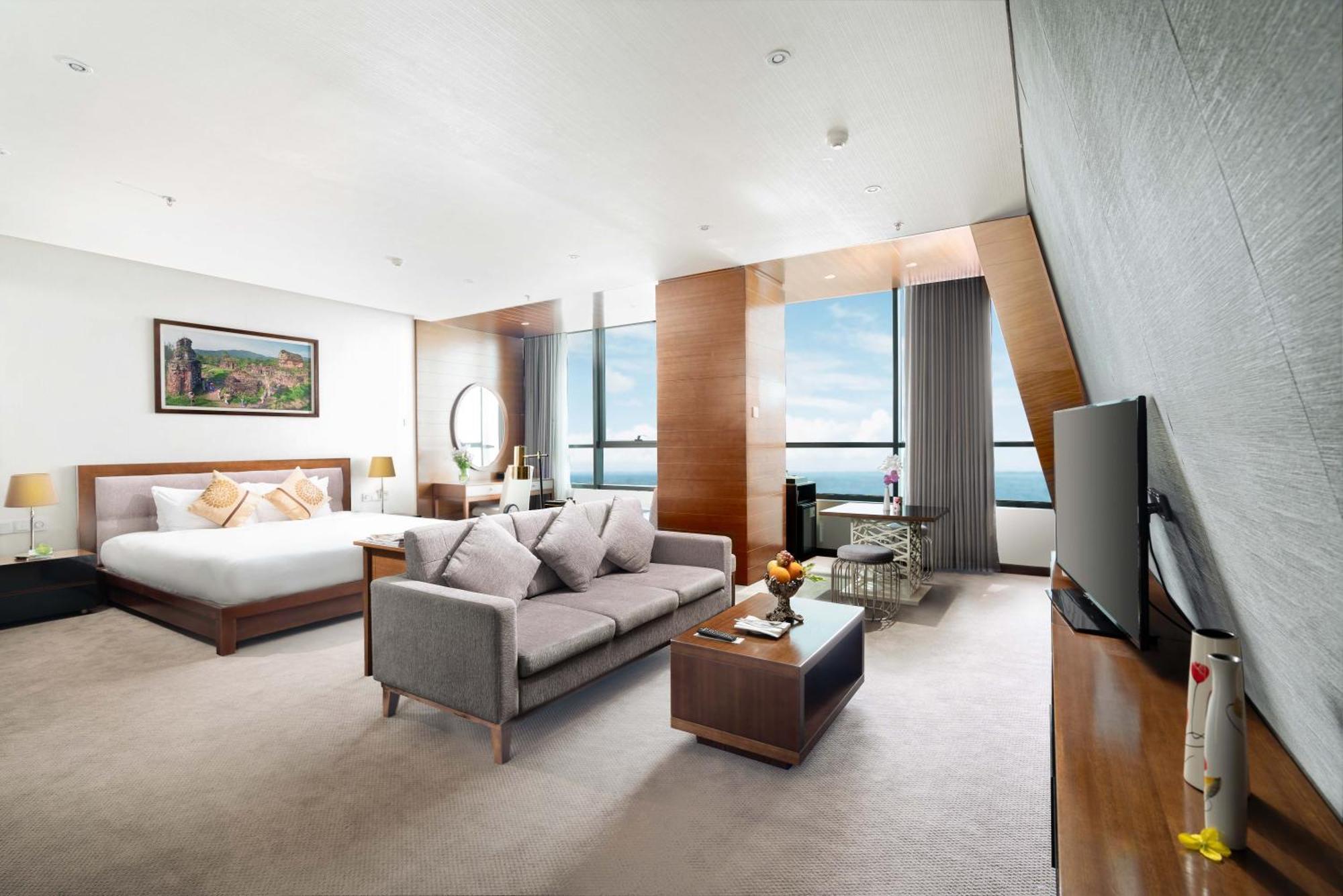 Grand Tourane Hotel Da Nang Bagian luar foto